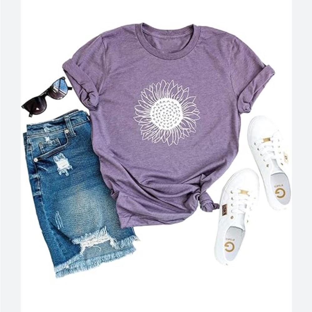 NWOT Fashvacation Women’s Sunflower T-Shirt Size Medium Short Sleeve Casual Top